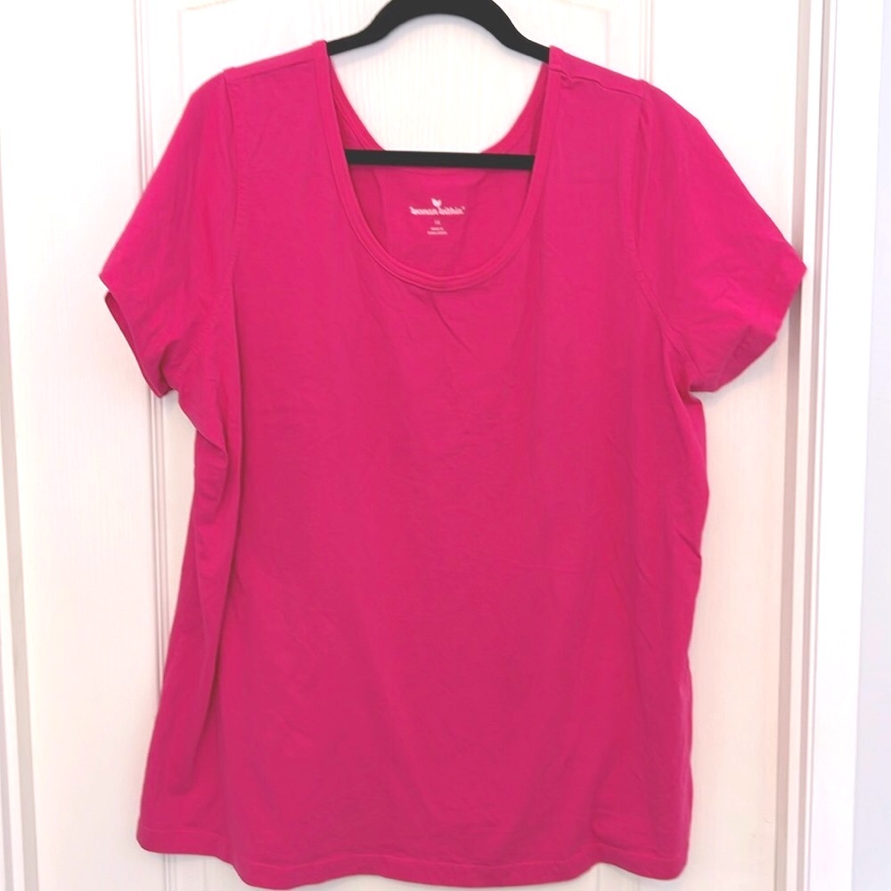 *NWOT,  “Pretty in Pink” Short Sleeve Tea